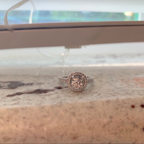 SOLD Diamond engagement ring - Picture 7 of 13